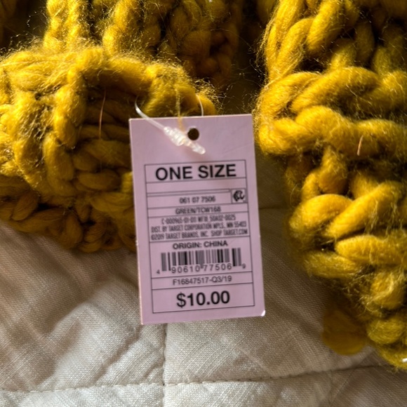 Hat & Mitten Set - Picture 2 of 4